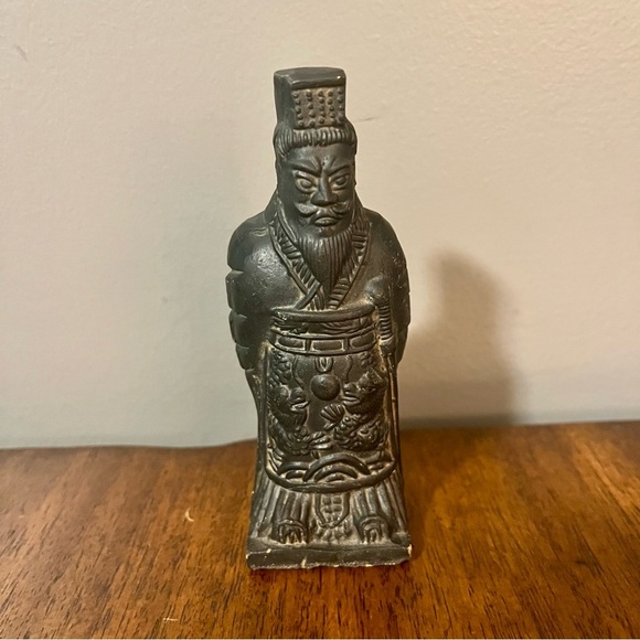 Vintage Chinese Terracotta
Clay Warrior Soldier 4.75" Tall
Figurine Replica. - Picture 3 of 9